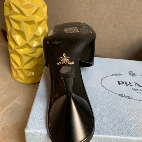 PRADA - Picture 6 of 16